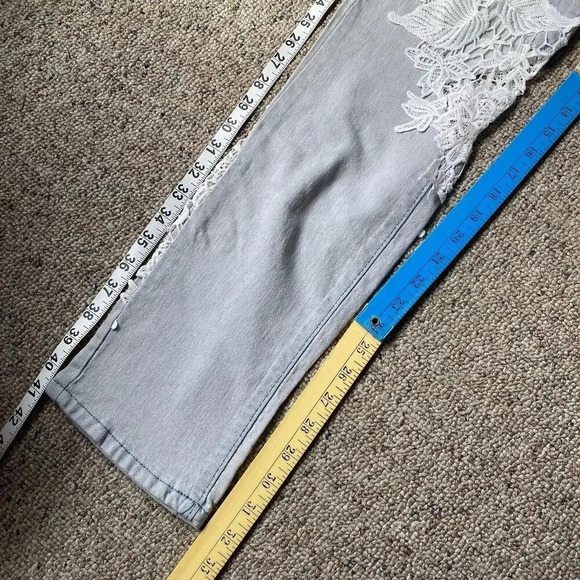Youboya Y2K Women’s Mid Rise Jeans Size 34/M Light Wash Gray Lace Fairy Pockets - Picture 4 of 9